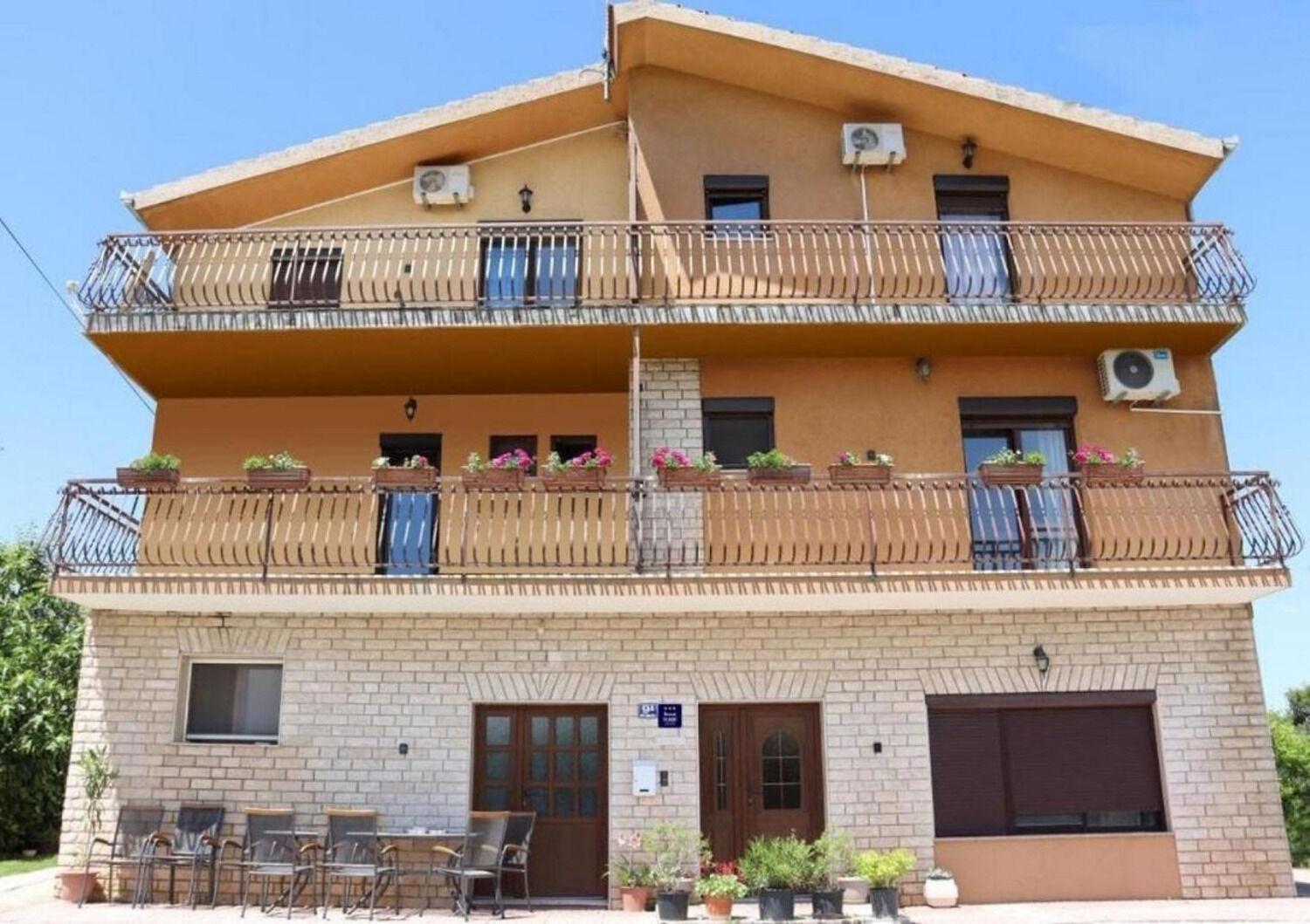 Rooms Marija - Rooms With Pool Trilj Esterno foto